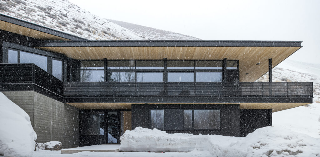 Avalanche Architecture: The Surprising Structure Behind a Contemporary Ski Chalet