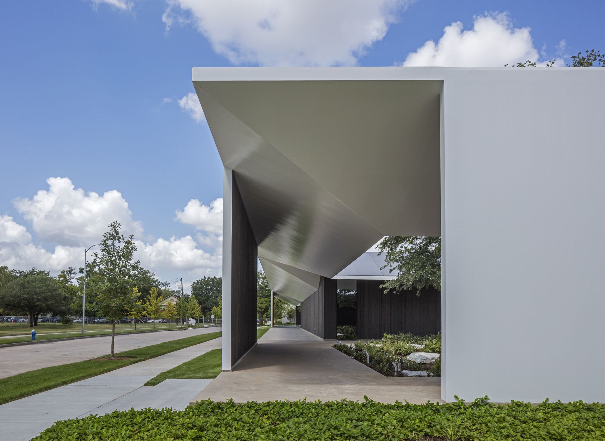 Menil Drawing Institute hovering white steel plate roof