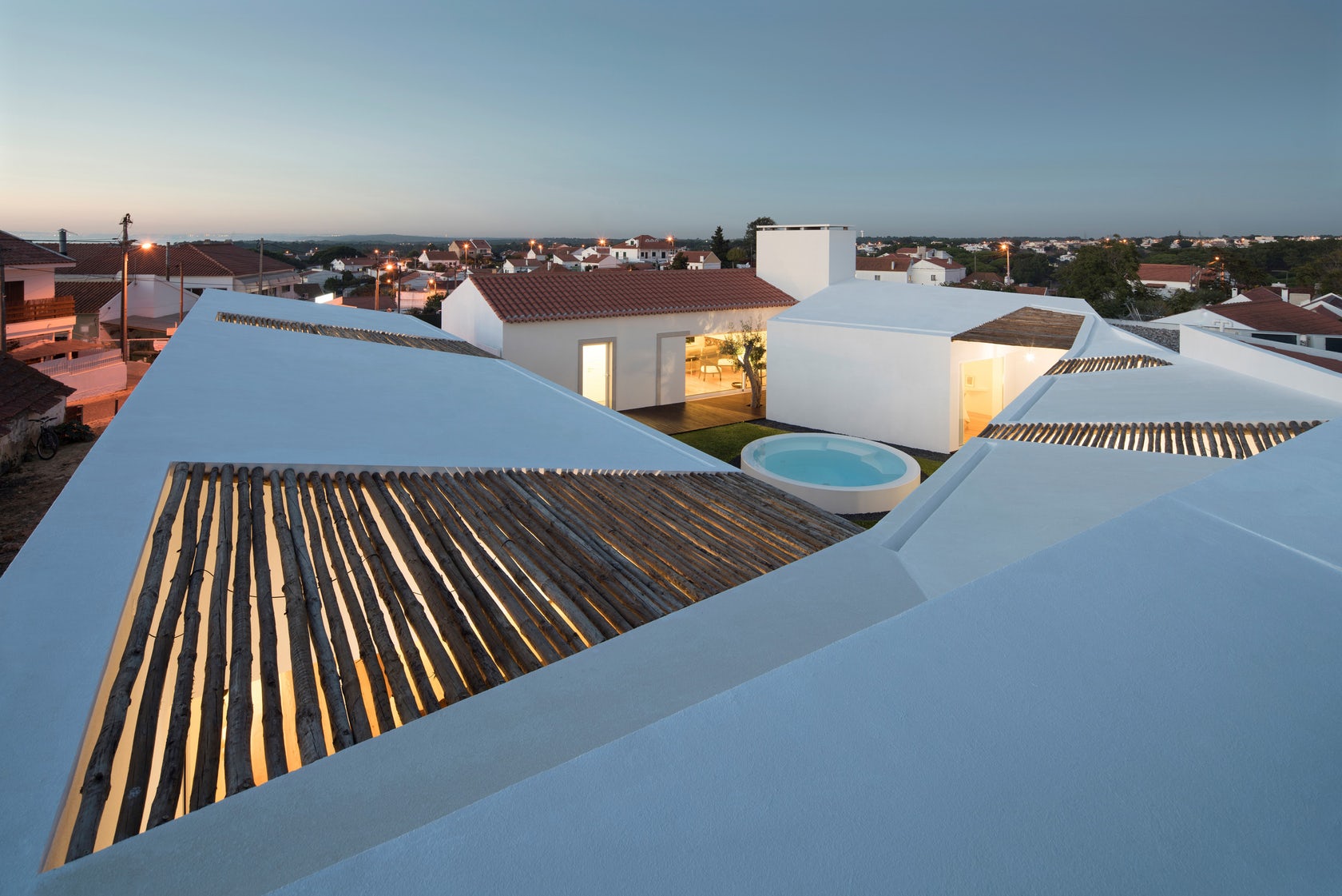 A+ Architecture: These Are the World's Most Beautiful Modern Residences : An incredible photo capturing a stunning view. Its hues are vibrant and combination flawlessly. The layout is great, with the features are highly sharp.