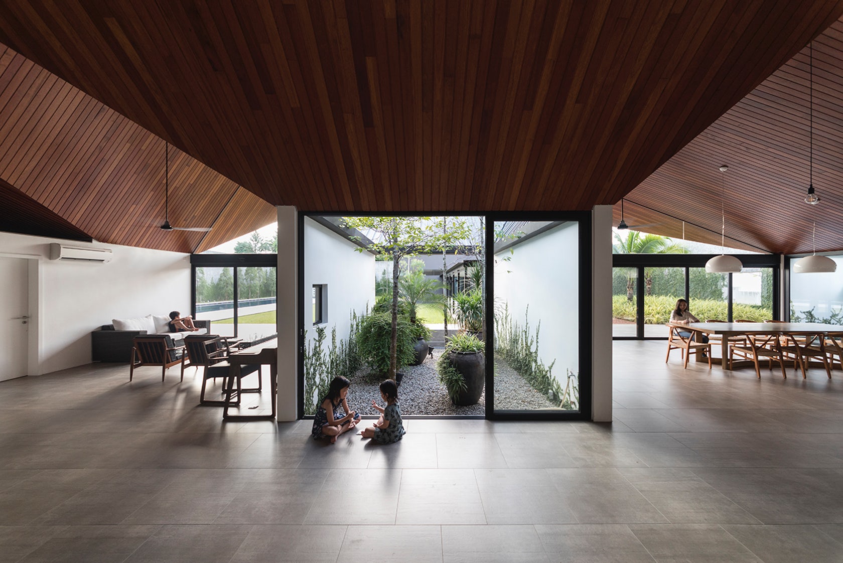 A+ Architecture: These Are the World's Most Beautiful Modern Residences : An incredible picture showing a gorgeous landscape. The tones are bold and combination ideally. Its composition looks wonderful, with its details are also extremely clear.