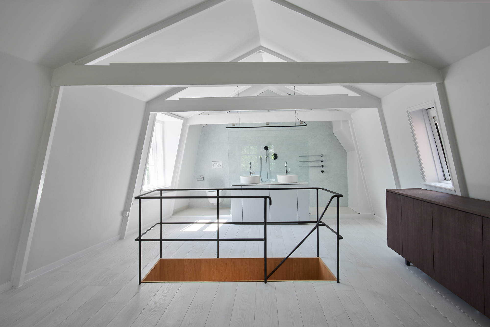 Adapting Attics 6 TopNotch Renovations For Vaulted Rooms