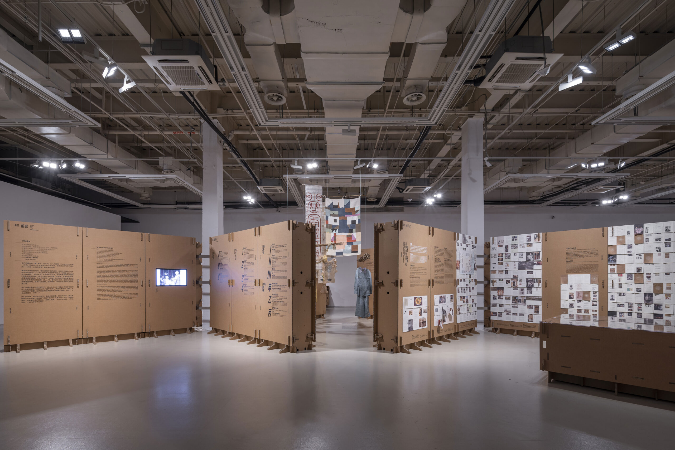 Corrugated Cardboard-Formed Exhibition Space, LUO studio