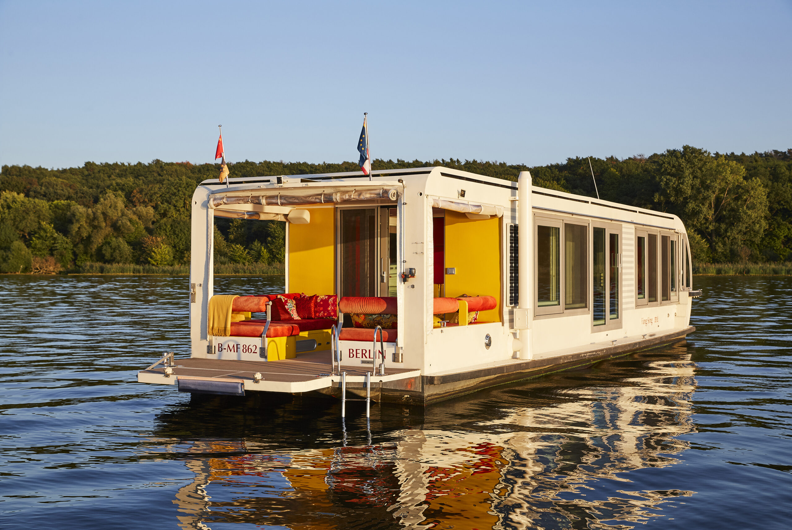 Shrinking Spaces, Expanding Horizons: Navigating Tiny Living in an Off-Grid Houseboat