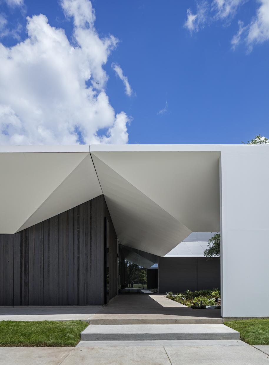 Menil Drawing Institute hovering white steel plate roof