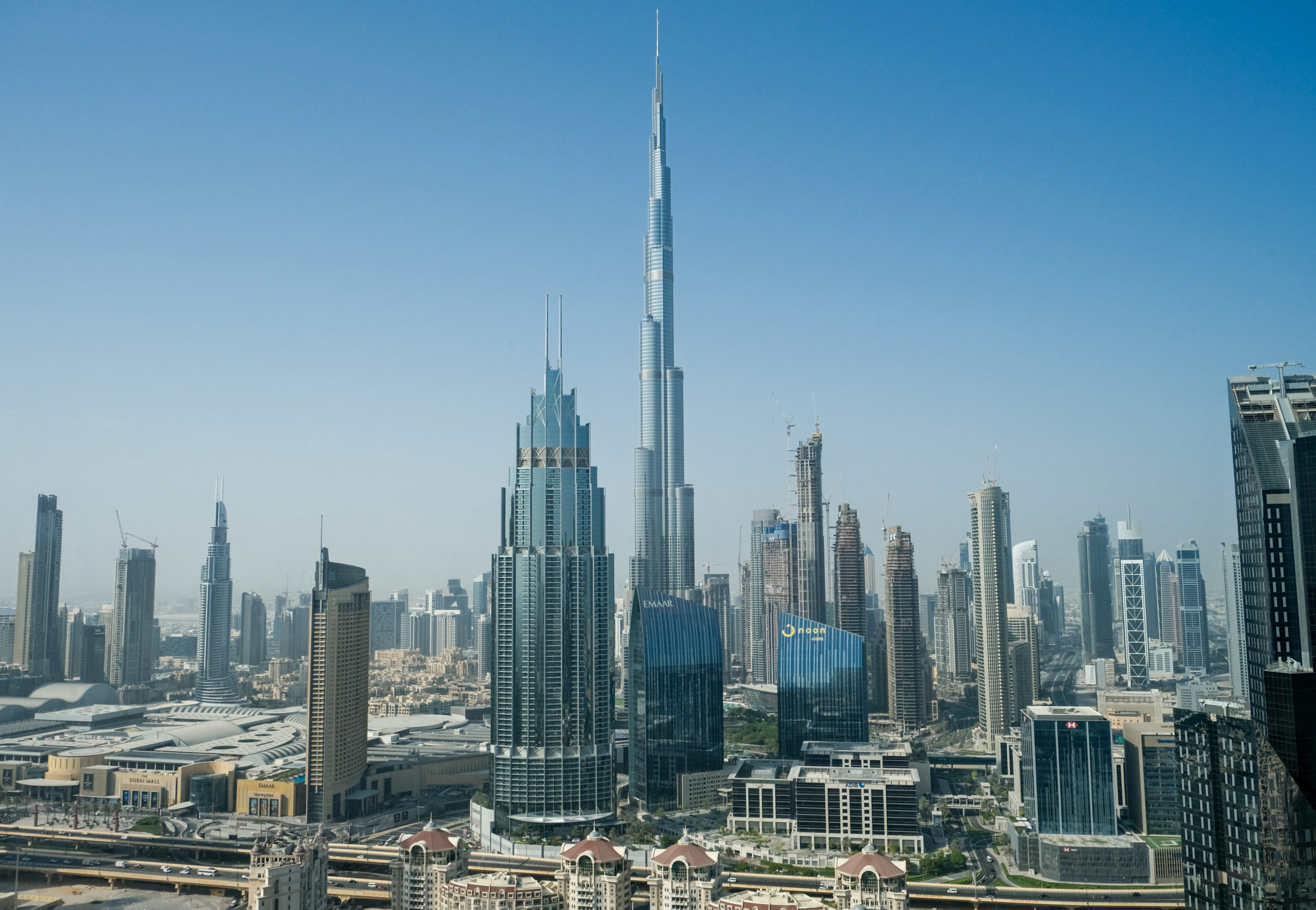 Халифы википедия. Дубай здание Бурдж Халифа. Бурдж Халифа 2021. Бурдж Халифа самое высокое здание в мире. Эдриан Смит Архитектор Бурдж Халифа.