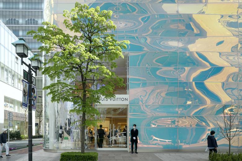 Louis Vuitton Ginza Namiki, Tokyo, Japan by AS Co., Peter Marino Architect