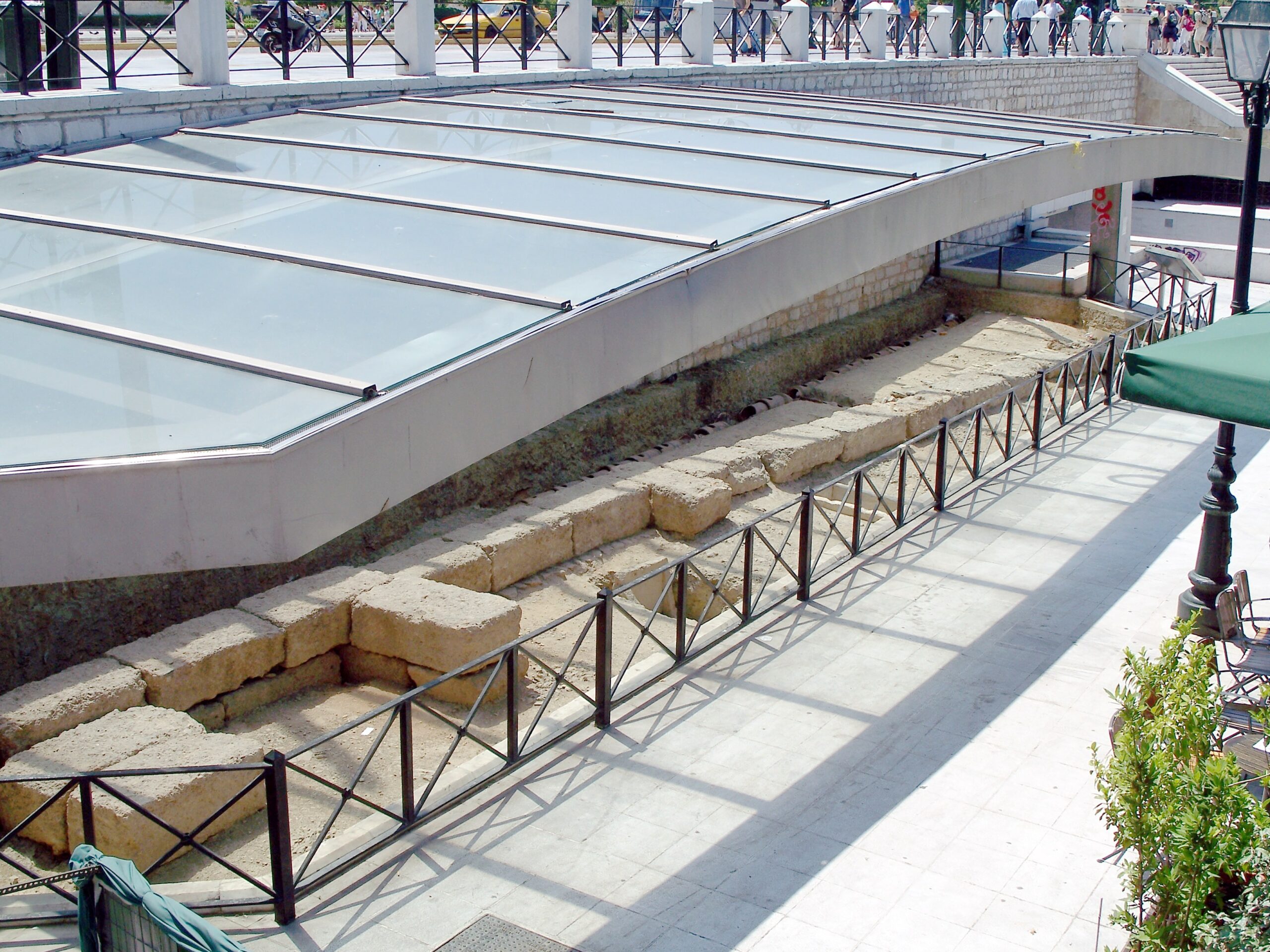 Athens_Syntagma_square_antiquities