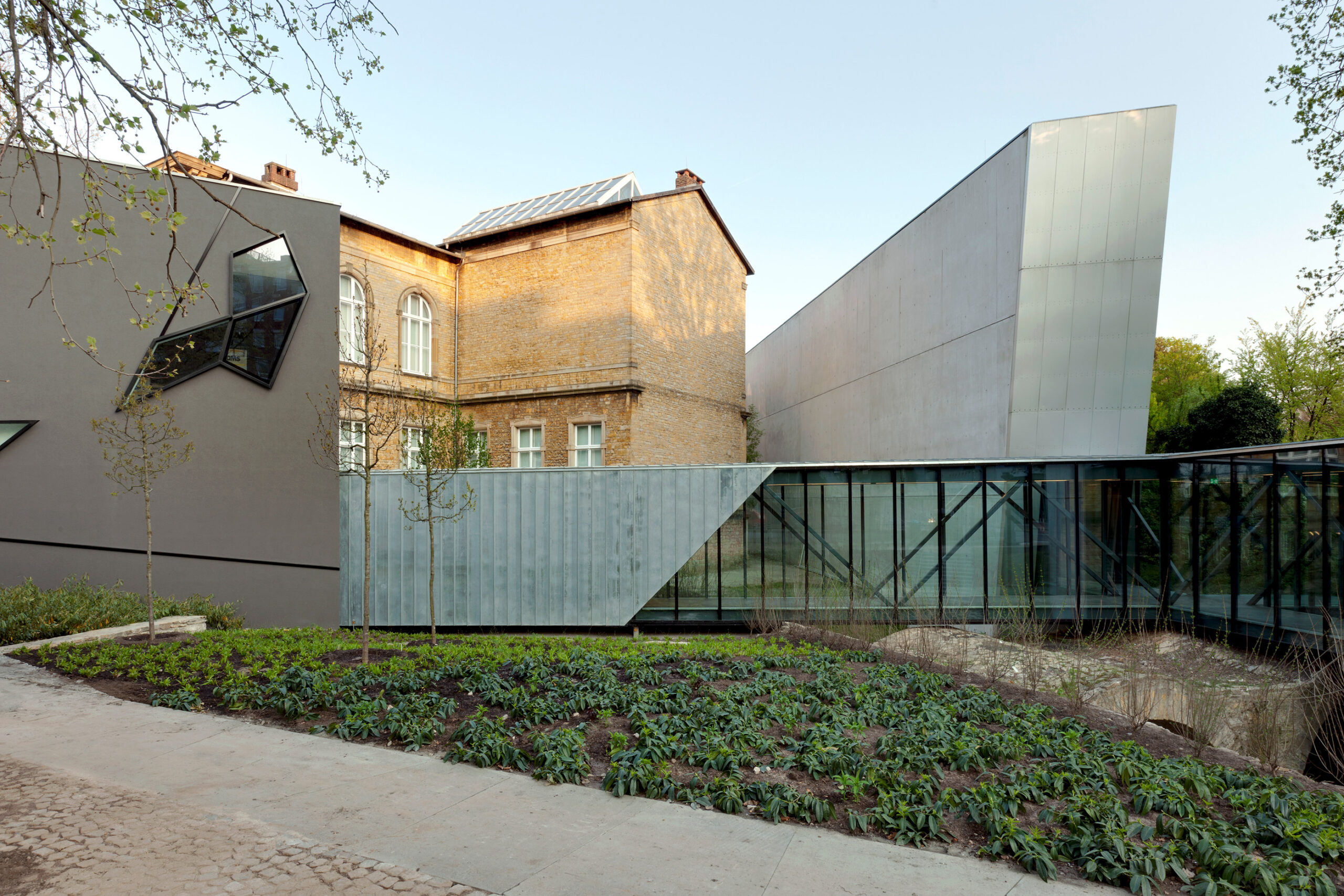Felix-Nussbaum-Haus Extension_01-architizer