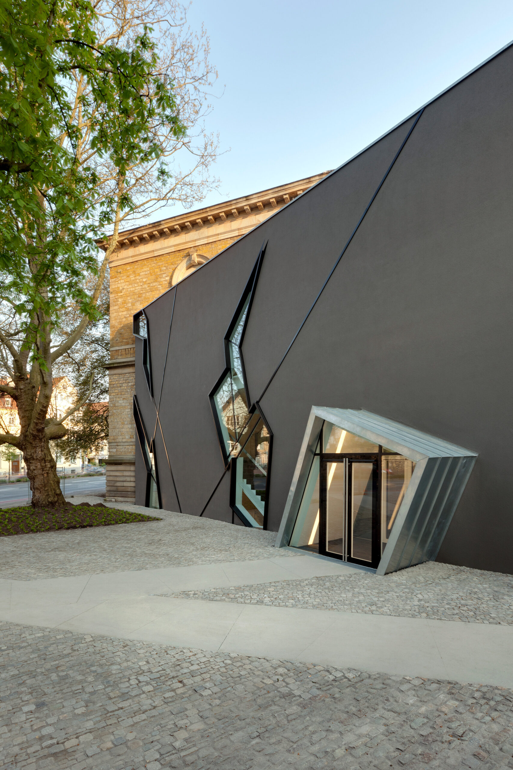 Felix-Nussbaum-Haus Extension_02-architizer