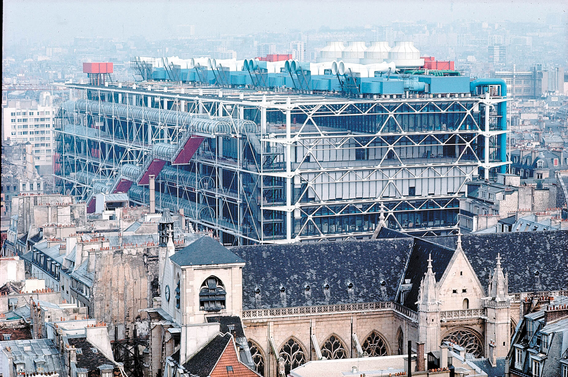 high-tech pompidou beaubourg
