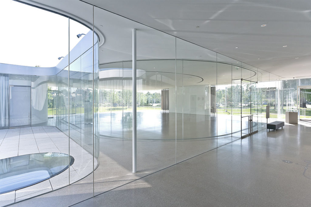 SANAA, curved glass façades