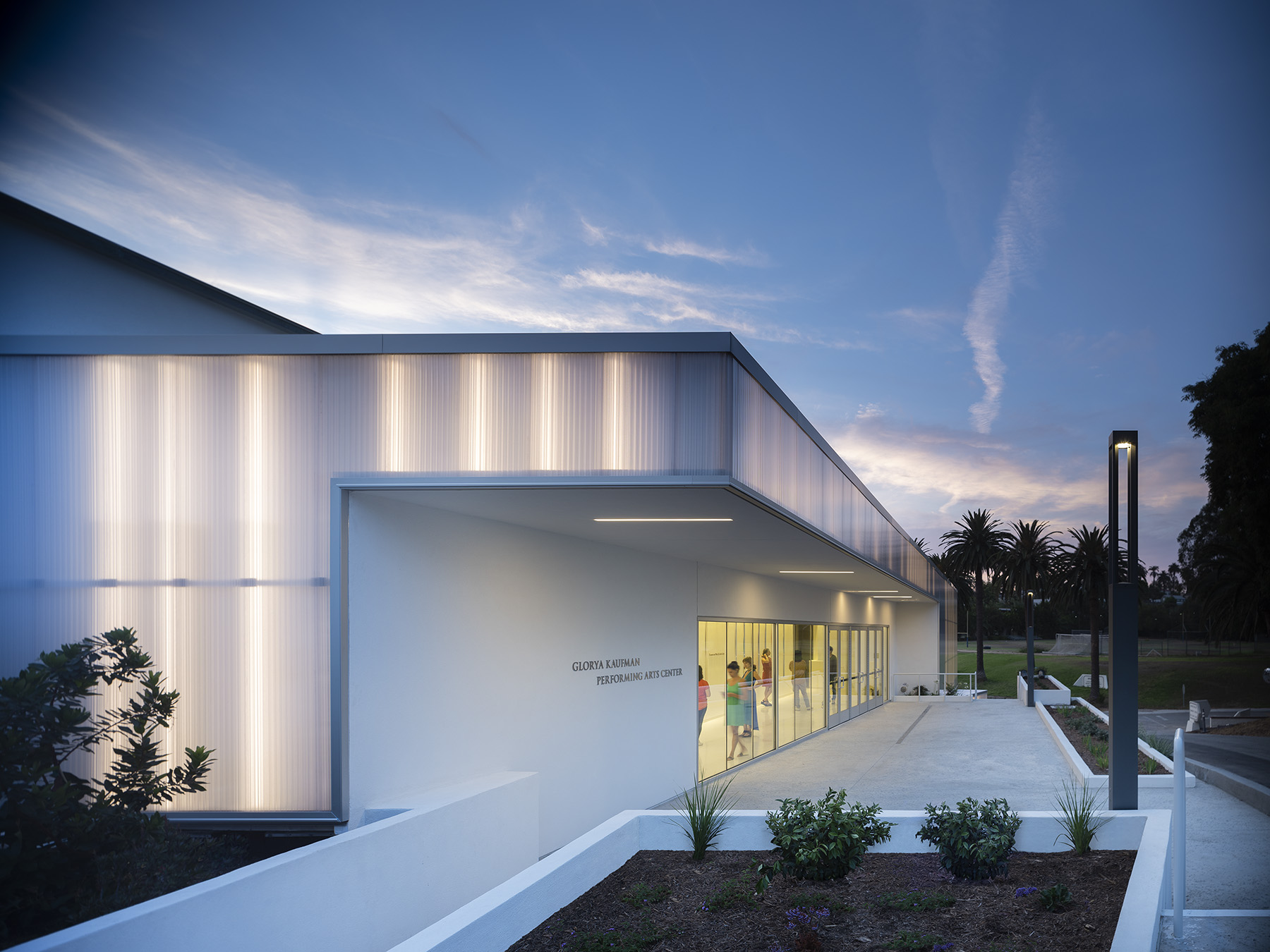 Glorya Kaufman Performing Arts Center_01-architizer