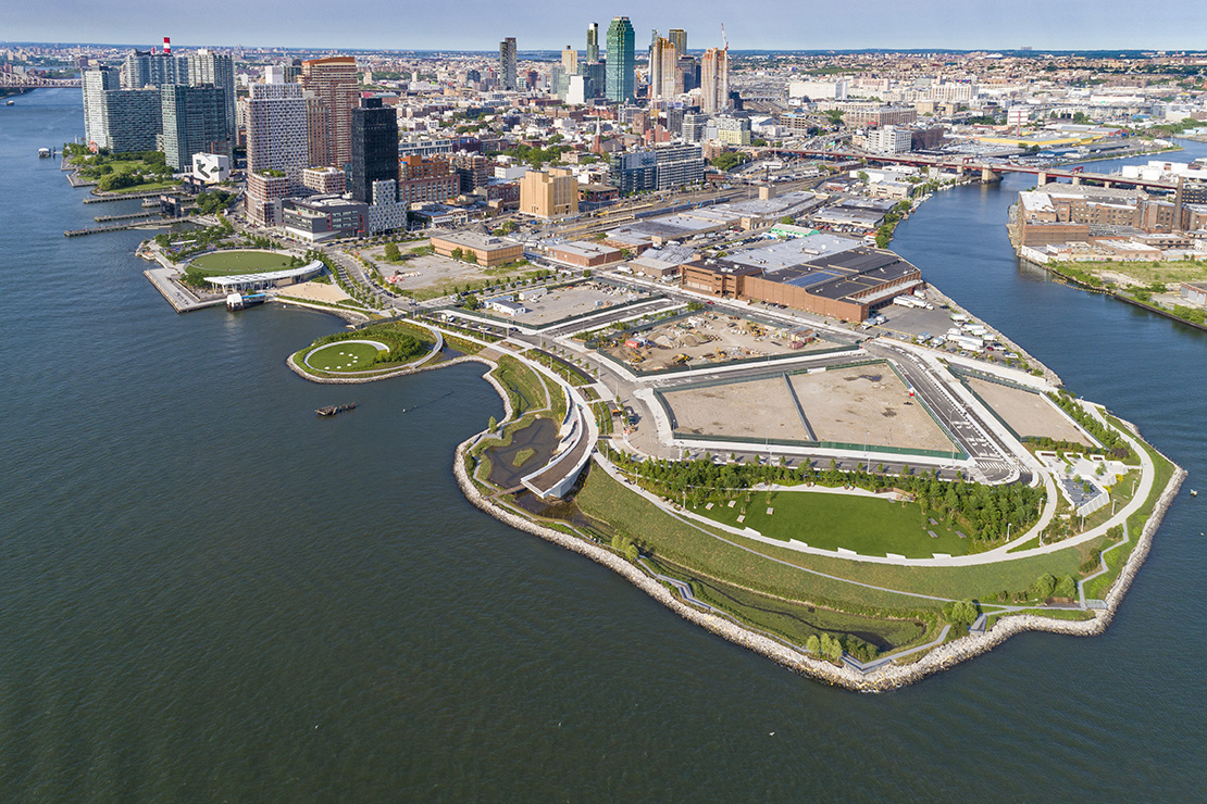 A view of the irregular shaped waterfront and its connection with the surrounding urban landscape. 