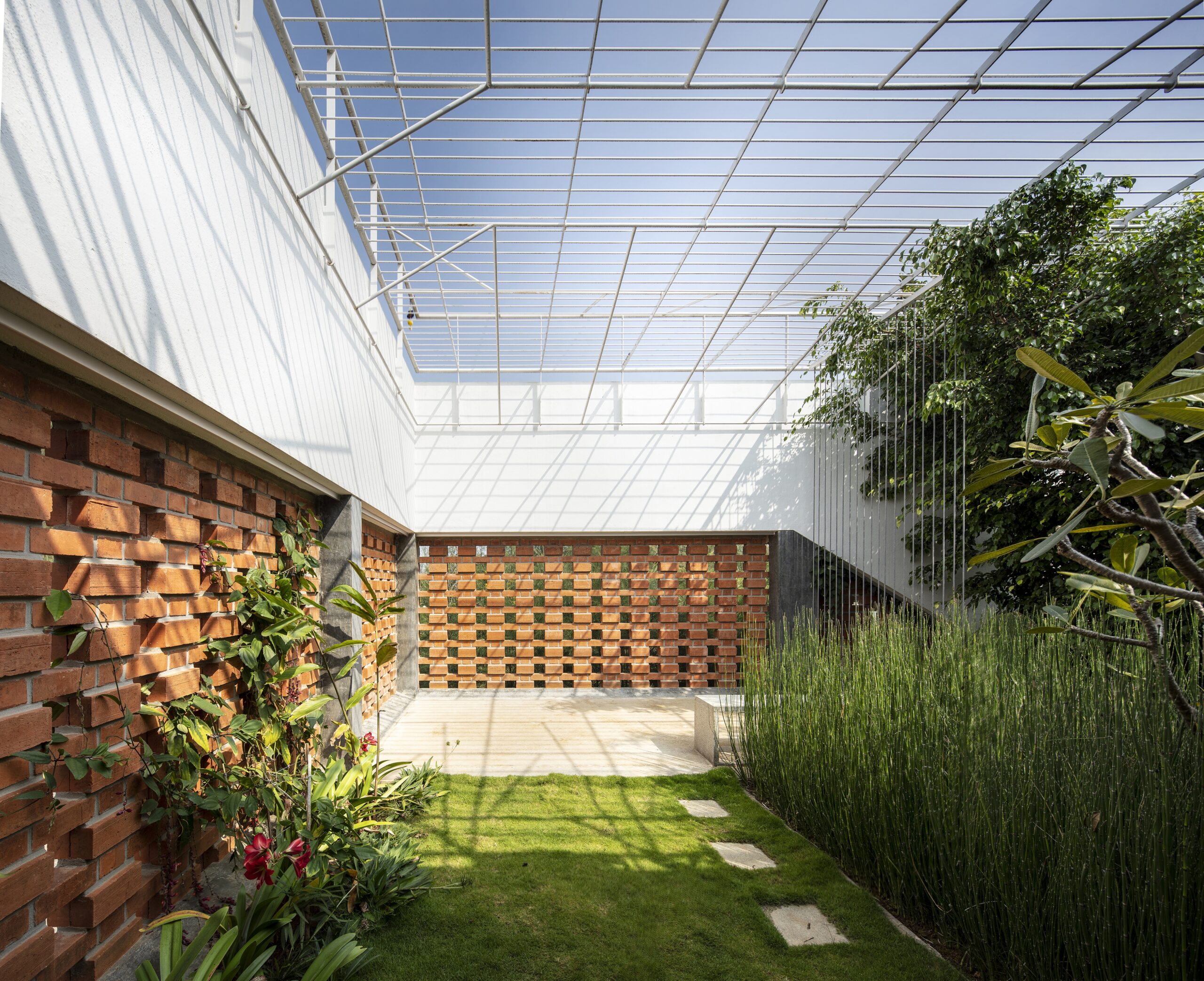 Inside Out House_01-architizer