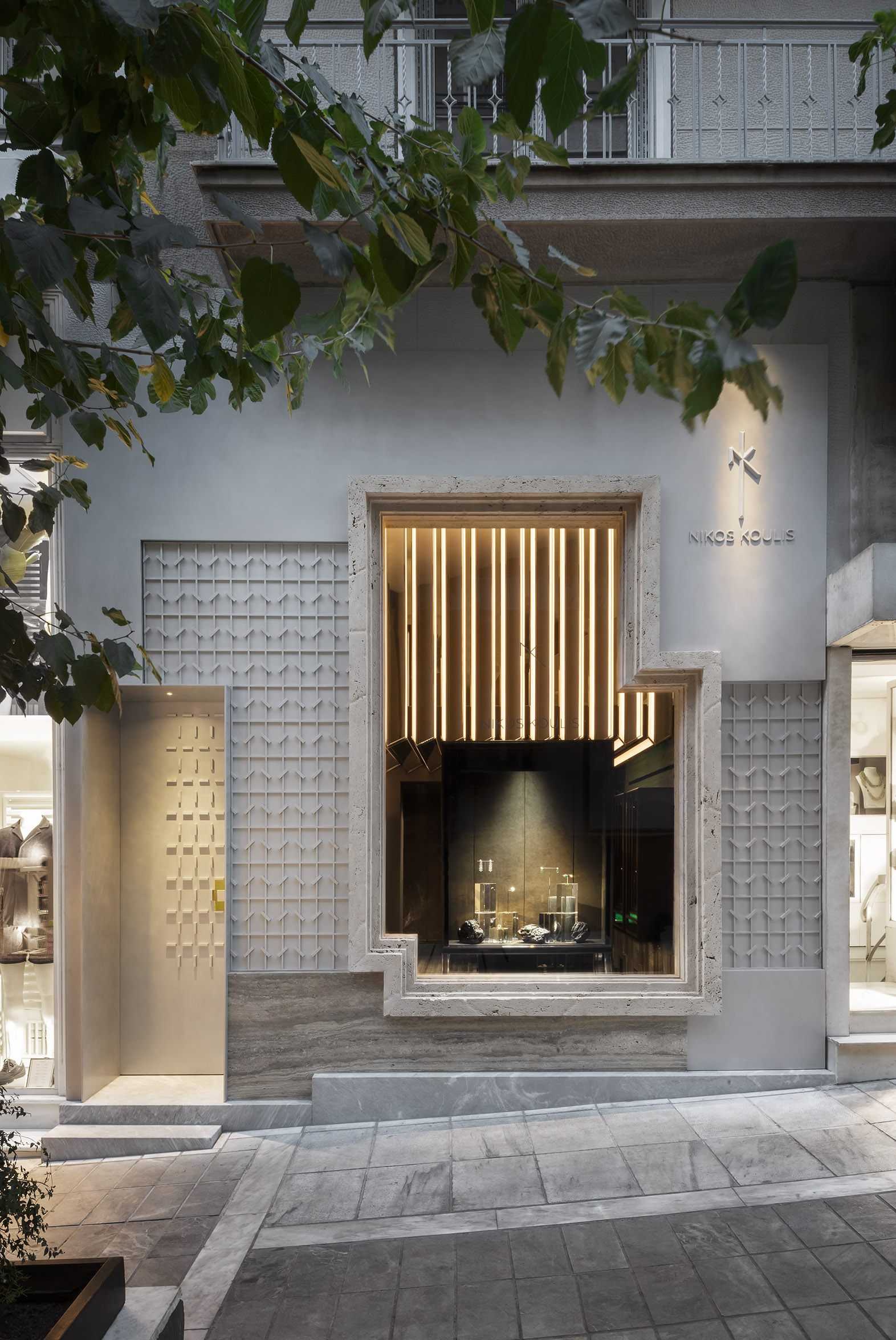 Nikos Koulis Flagshop-bureau de change-architizer
