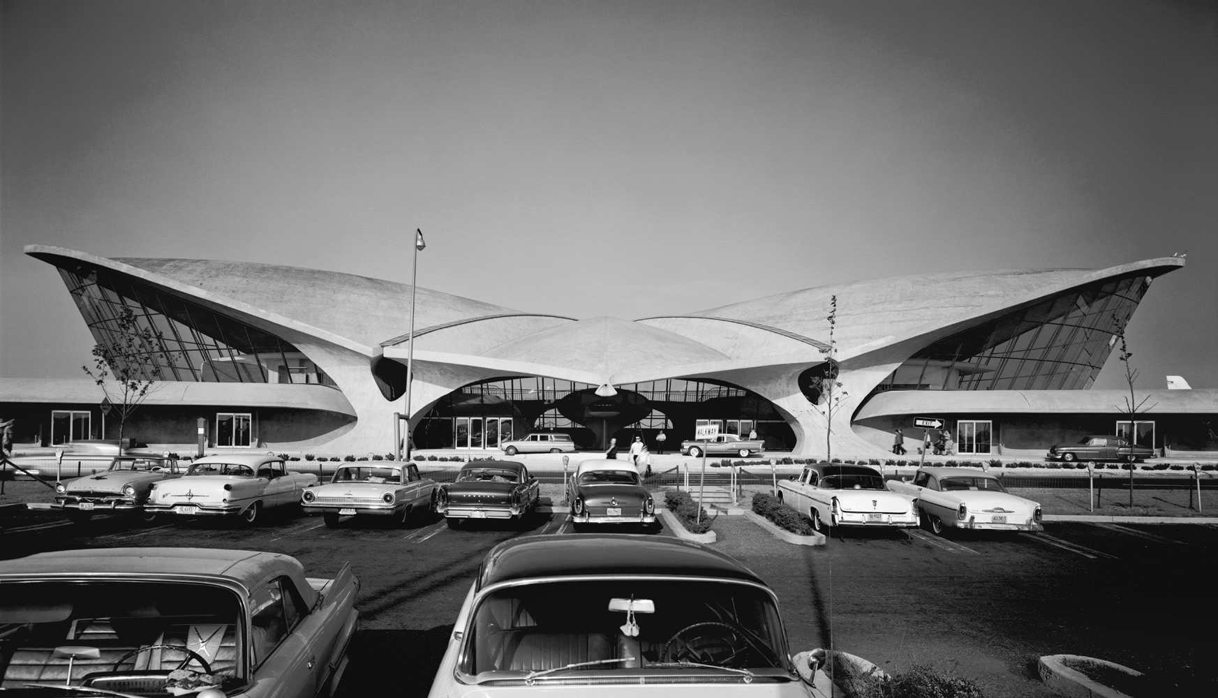Ezra Stoller TWA Terminal at Idlewild Airport, Eero Saarinen, New York, NY 1962. All images photographed by Ezra Stoller and courtesy of Yossi Milo Gallery.
