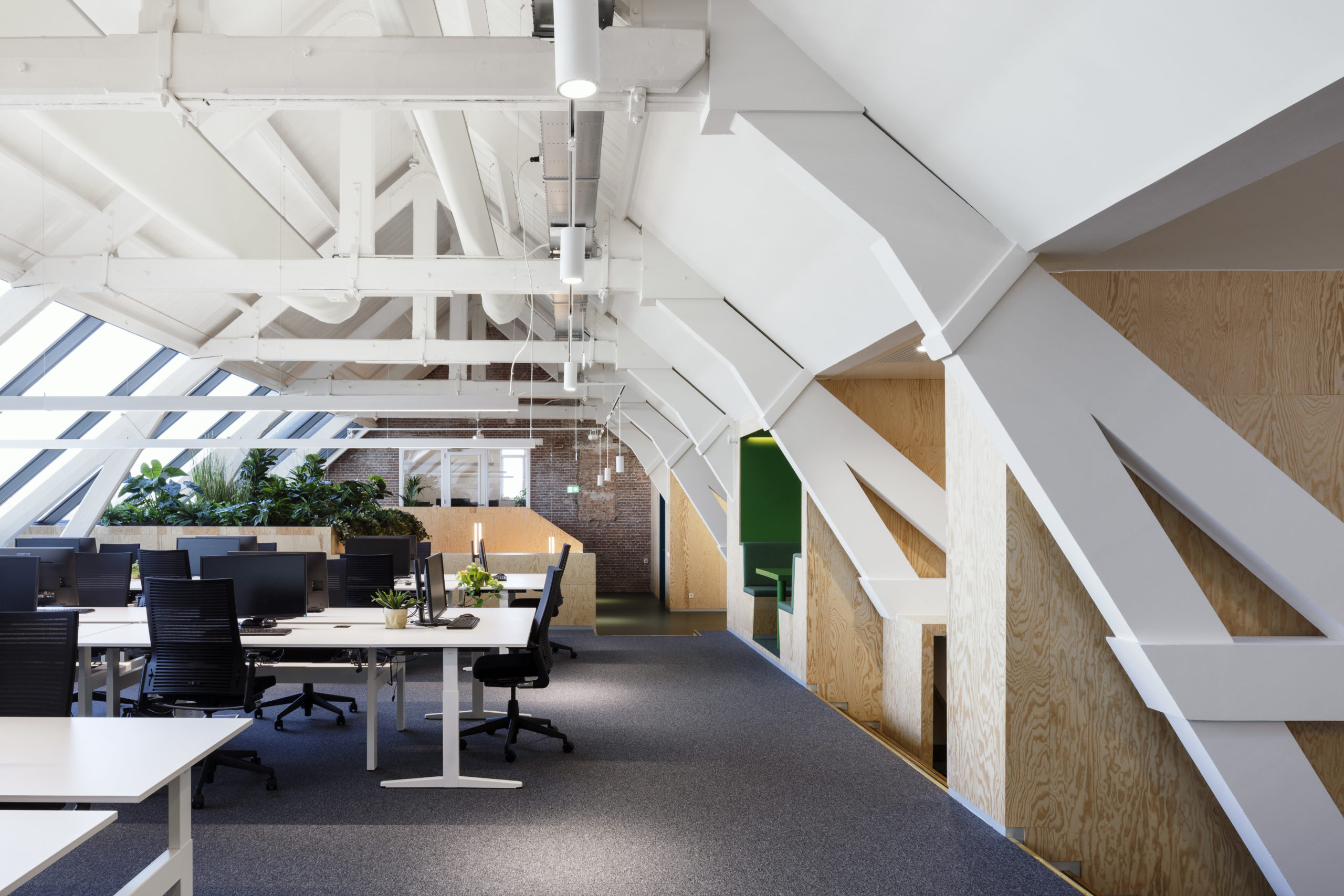breathtaking workspaces Upfield office 'the Attic' by JDWA - Johan De Wachter Architects, Rotterdam, Netherlands