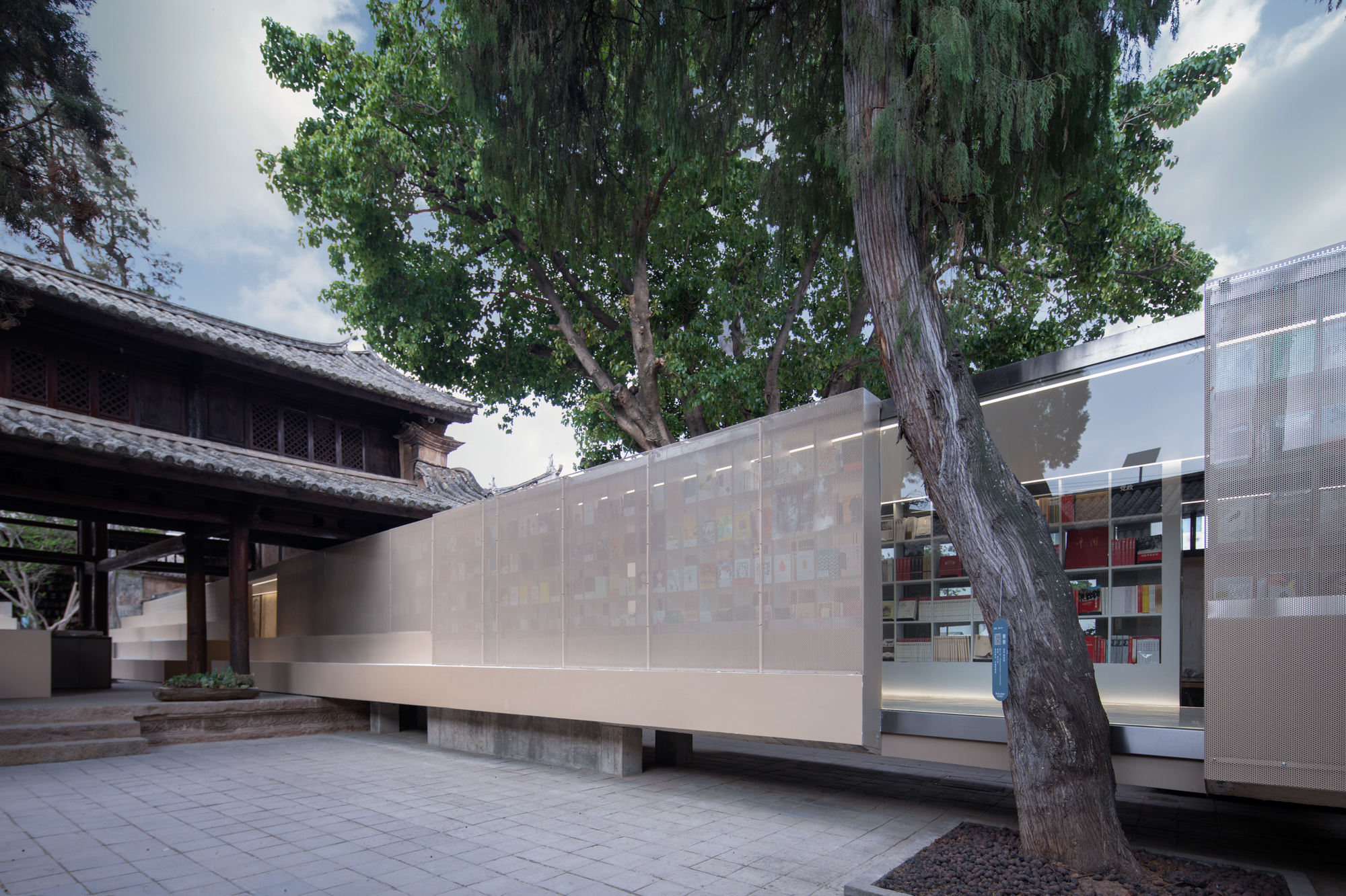 Weishan Chongzheng Academy Bookstore of Librairie Avant-Garde_01 - architizer