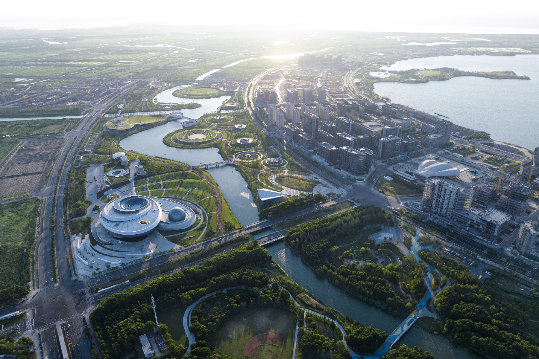 Zero-Carbon Origami Airplane— Shanghai Lin’gang Starry Sky Theme Park Visitor Service Center_02-architizer