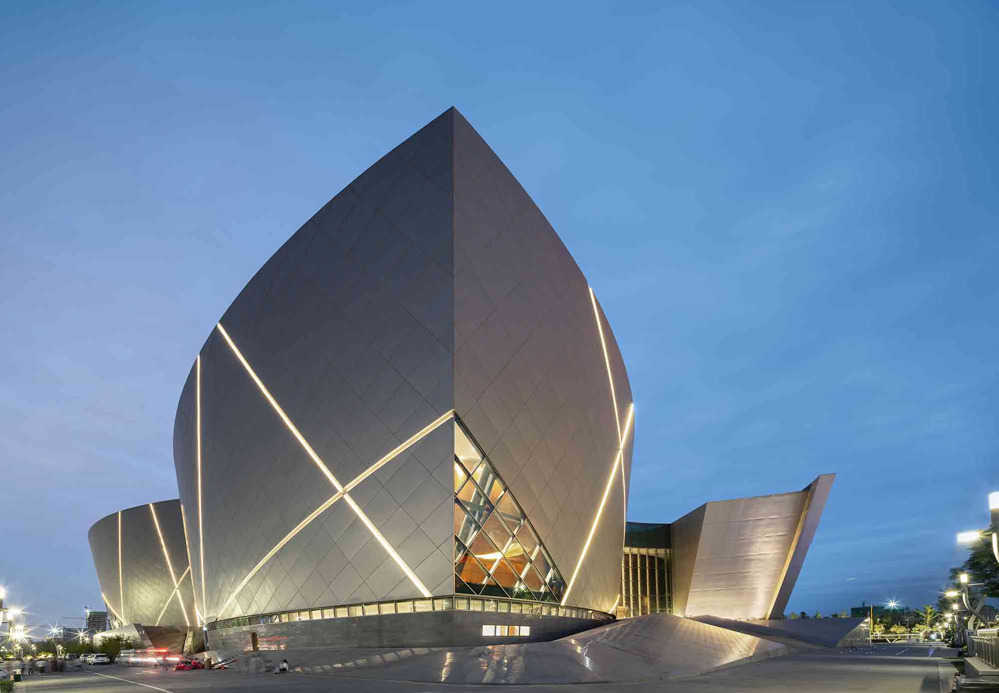 Zhengzhou Grand Theater by The Architectural Design and Research Institute of HIT