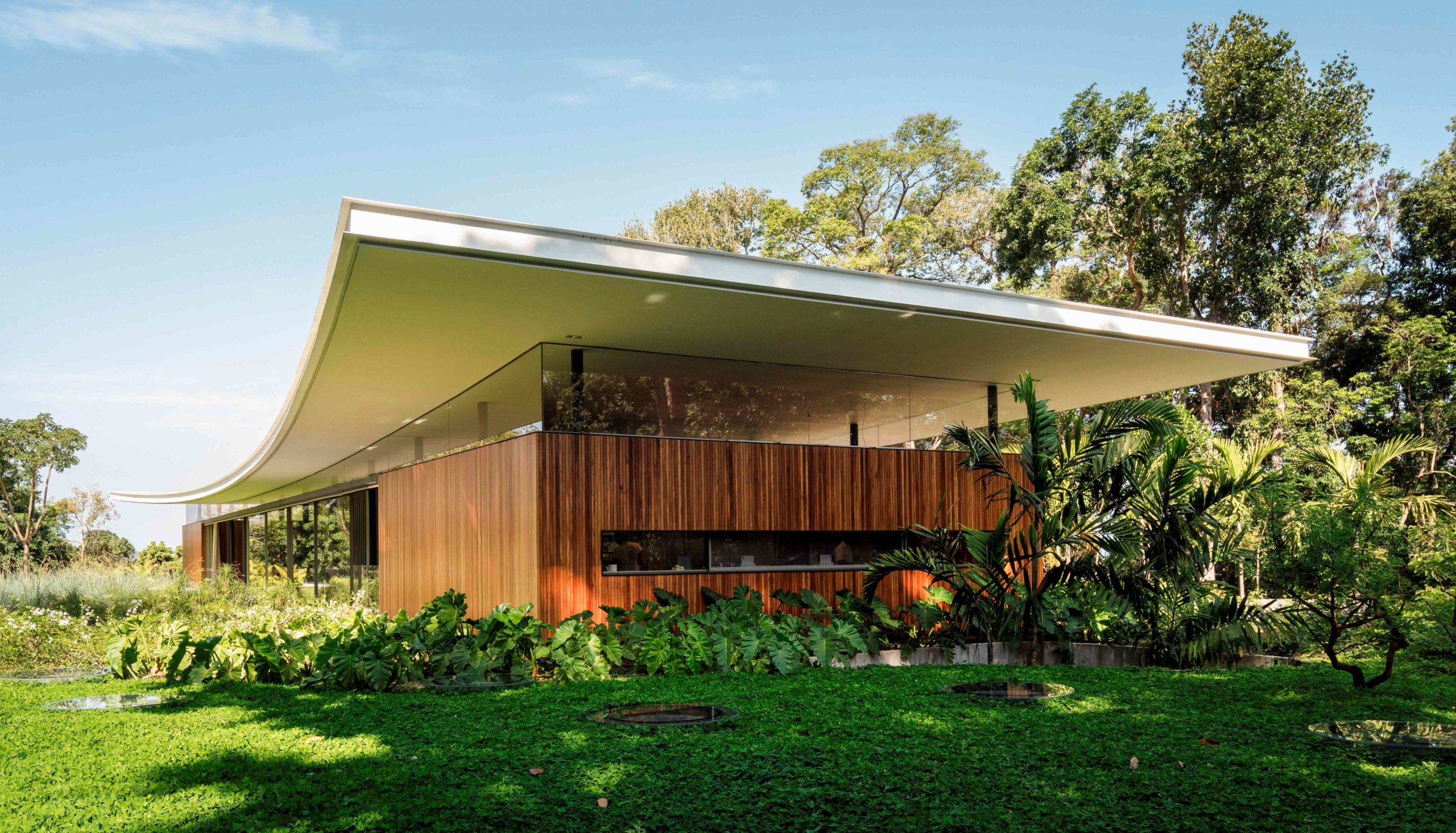 Asa House by Bernardes Arquitetura