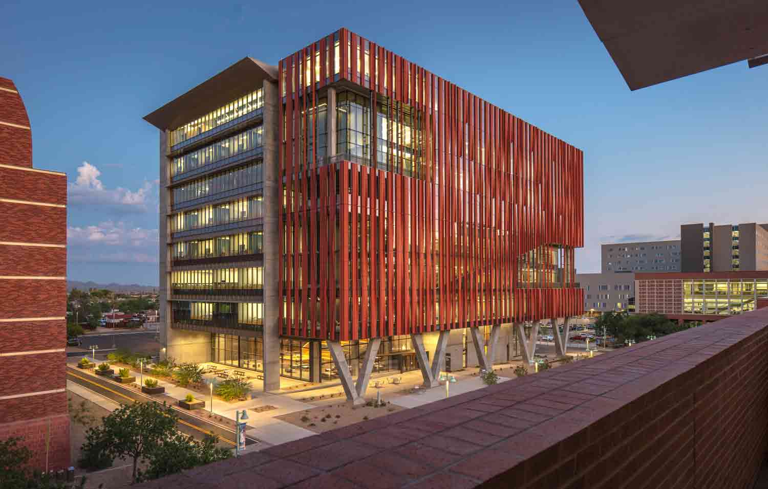 University of Arizona Health Sciences Innovation Building by CO Architects 