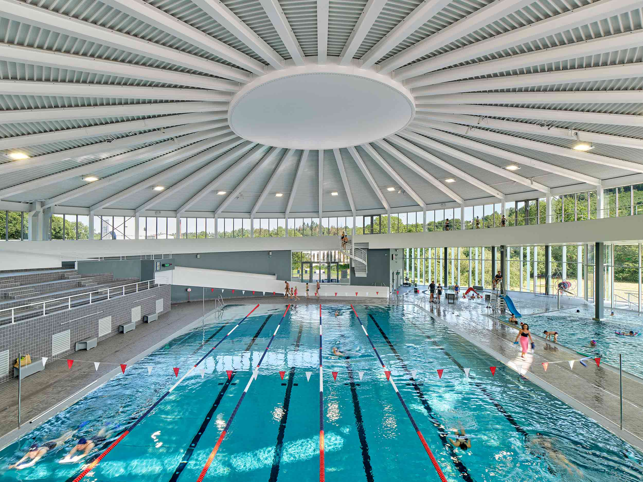 Community Swimming Pool, Châteaulin by Debuisson