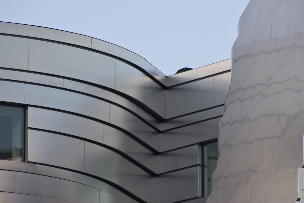 metal cladding, Wayne Lyman Courthouse by Morphosis Architects
