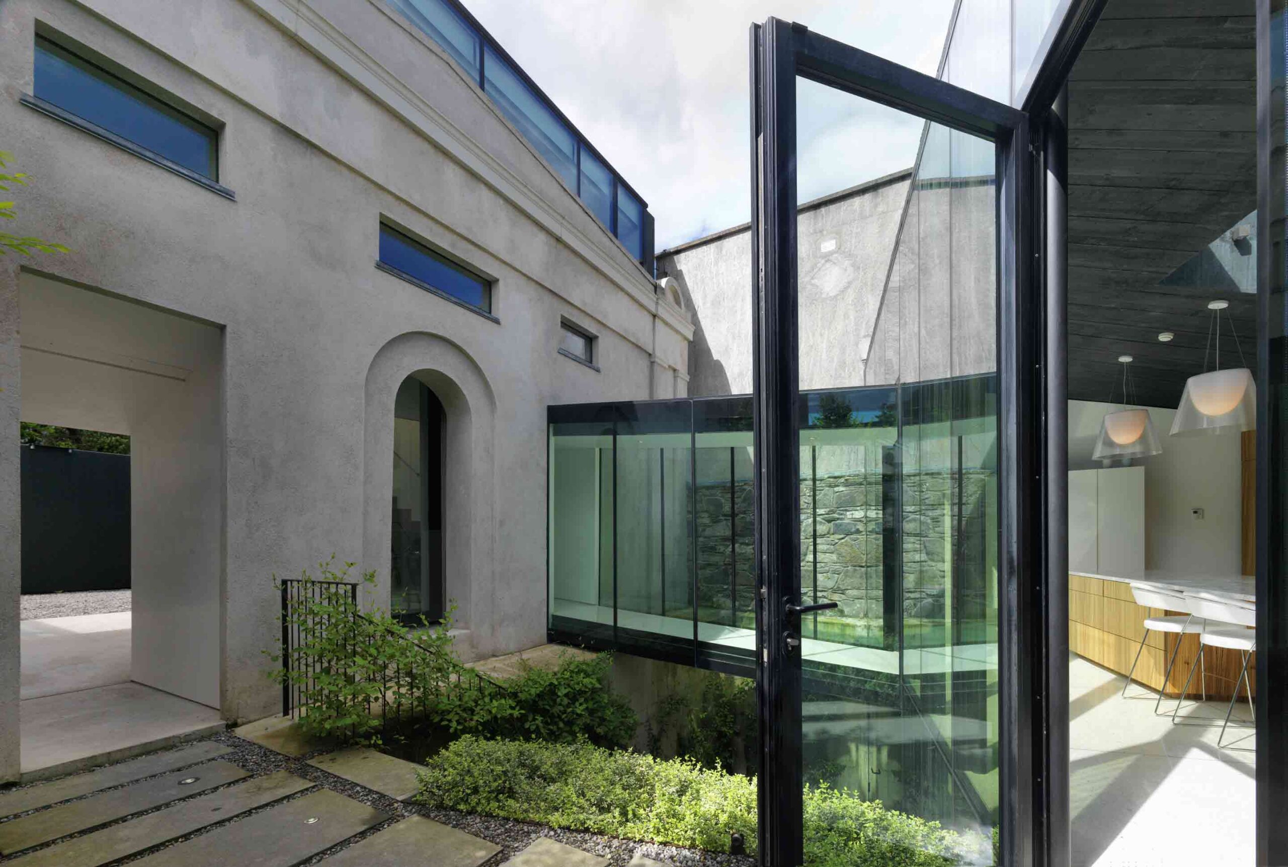 Flynn Mews House by Lorcan O’Herlihy Architects [LOHA]