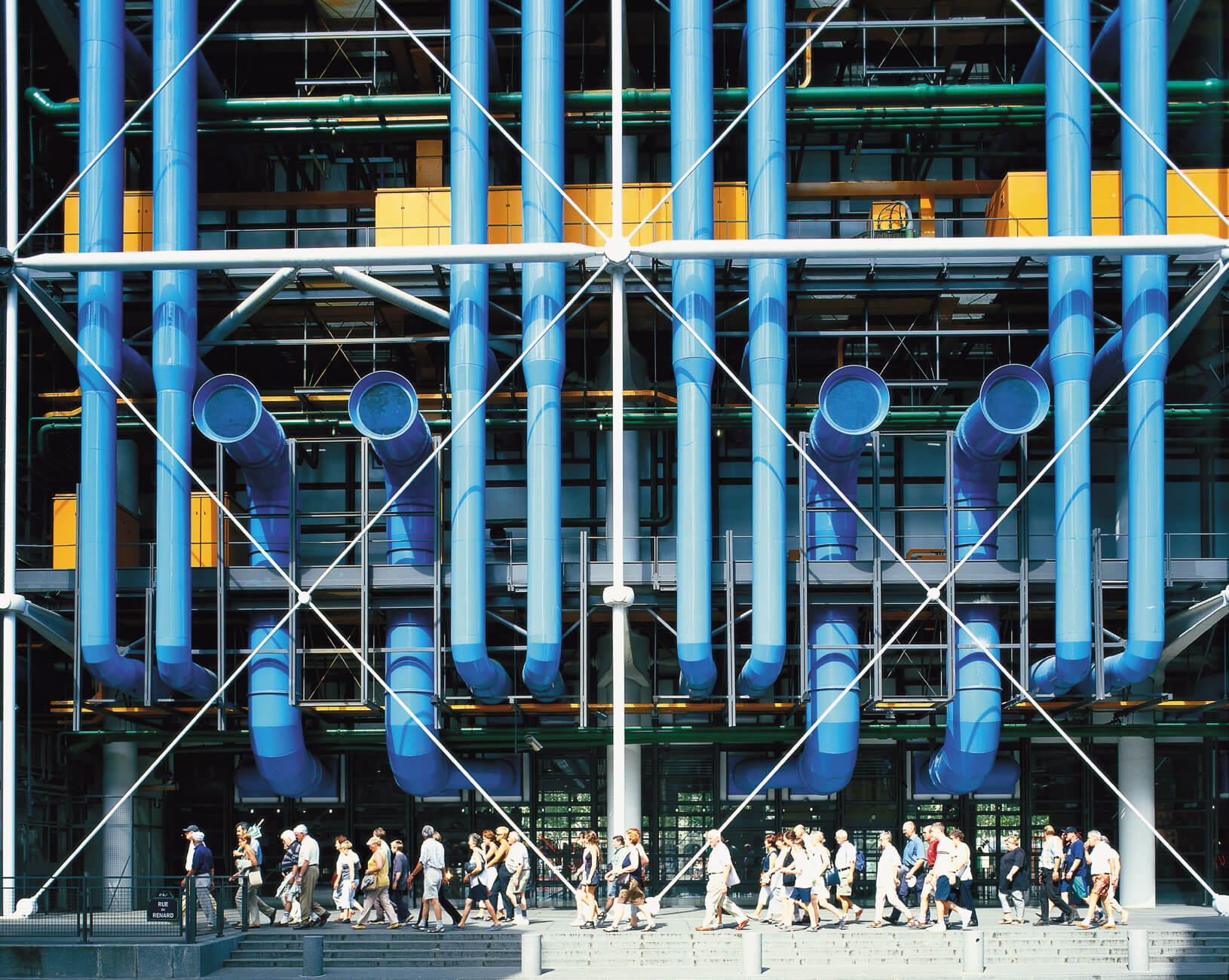 high-tech pompidou beaubourg