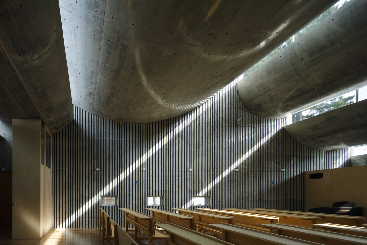 the Shonan Christ Church by Takeshi Hosaka architects - architizer